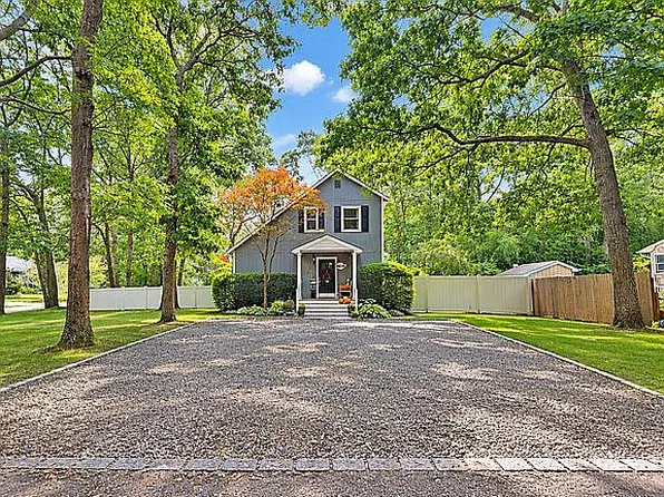 1 Hampton St, East Quogue, NY 11942