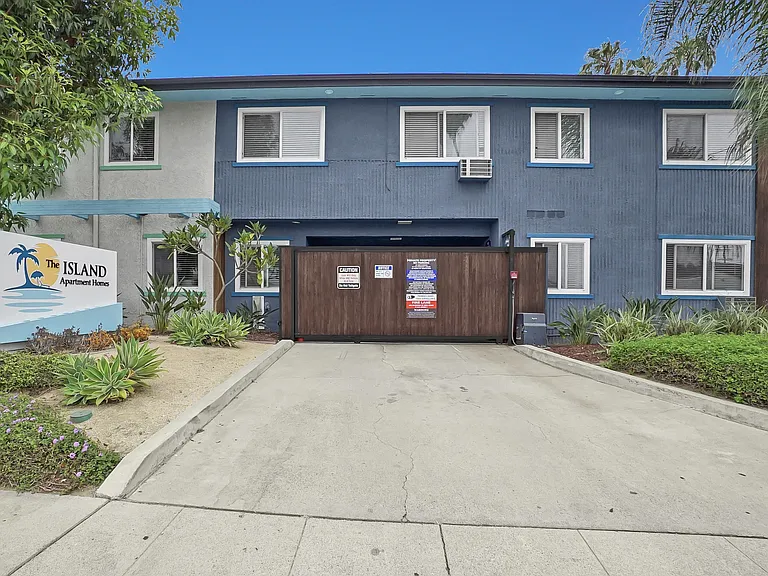 The Island Apartments — Photo 9