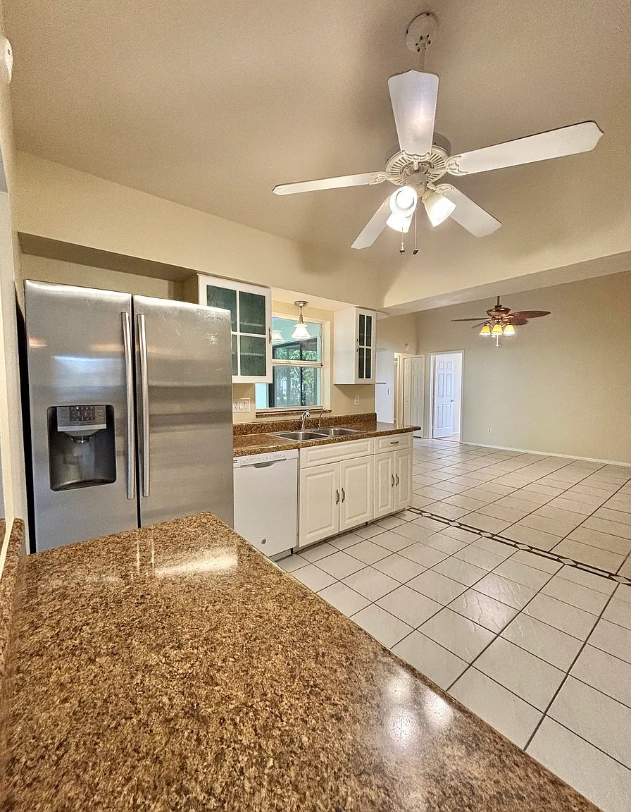 4 bed, 2.0 bath, 1858 sqft, $2,000 — Photo 3