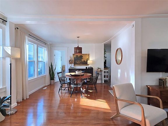 4th image of 3613 Anderson Ave