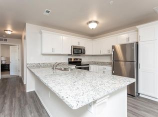 648 E Bluff Cir #64405, Waterford, WI 53185