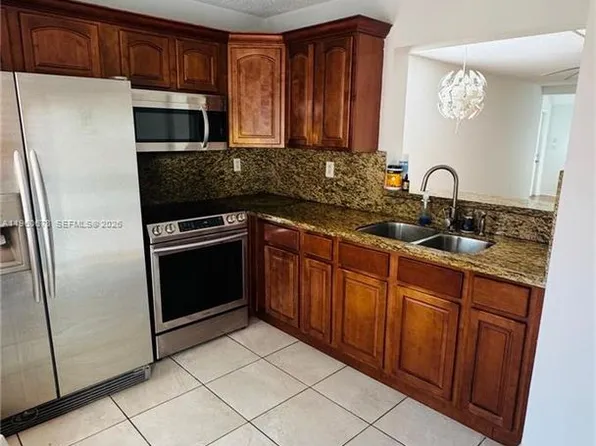 7045 NW 173rd Dr, Hialeah, FL