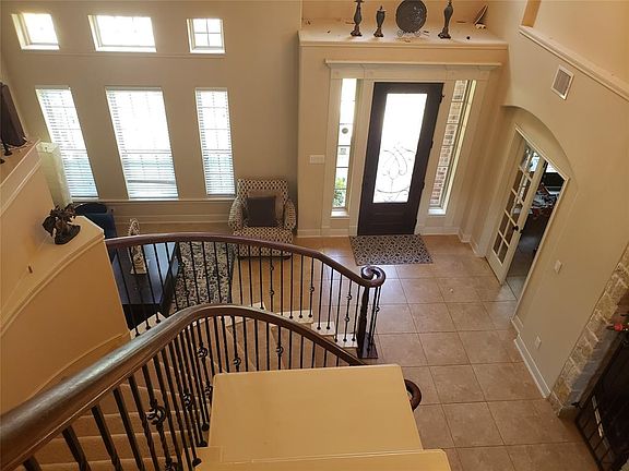 3rd image of 4119 Scenic Valley Ln