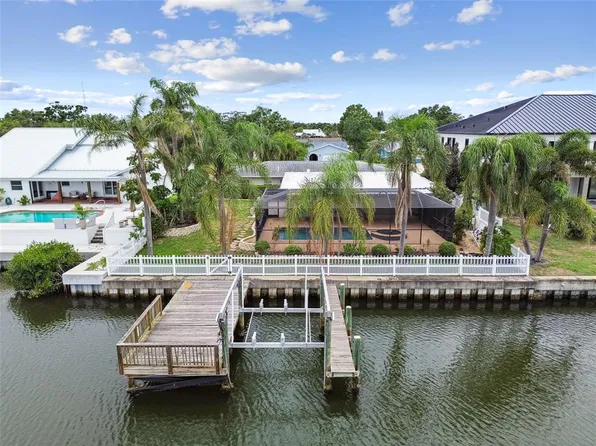 3921 E Eden Roc Cir, Rocky Point, FL 33634