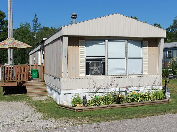 3rd image of 117 Applewood Ln