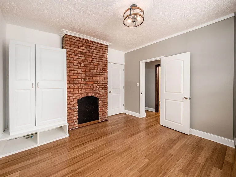 574 Seymour Ave — Photo 6