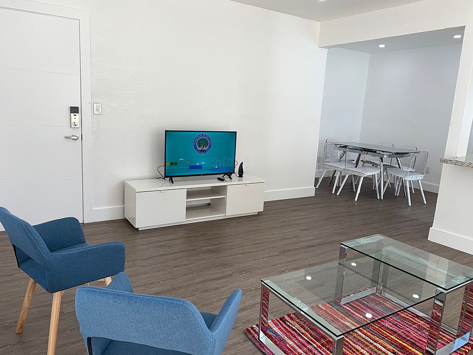 1st image of 7431 Dickens Ave #2