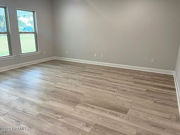 3rd image of 208 Nandina Dr