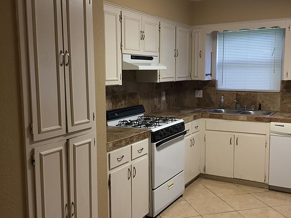 3rd image of 7818 Grass Hollow St