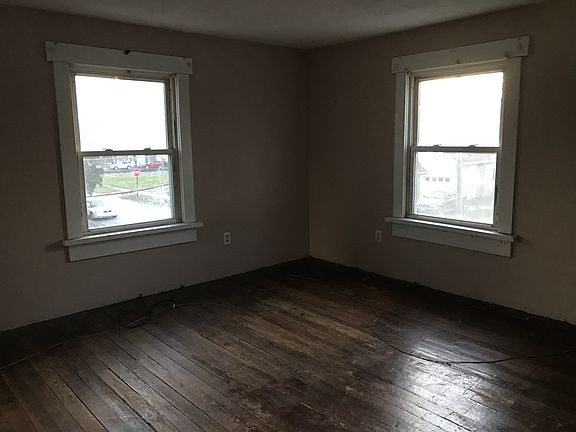 2nd image of 318 S Countyline St