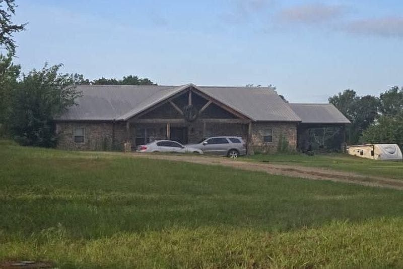 1st image of 495 Crestview Ln