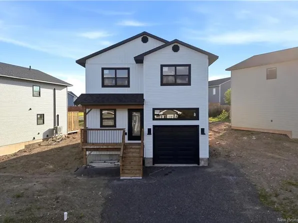 5 Brizley St, Oromocto, NB E2V 4R1