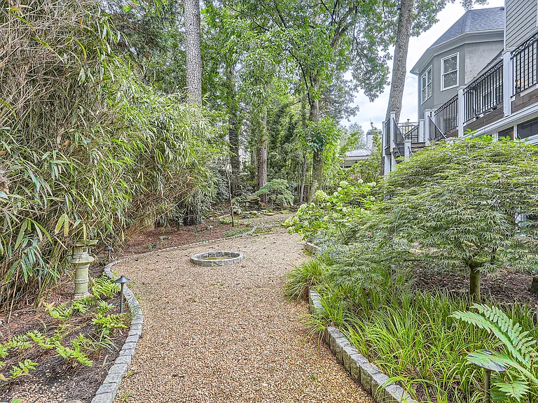 3362 Mathieson Dr NE — Photo 40