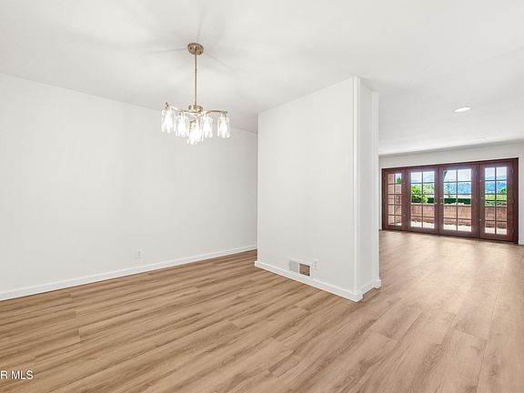 4th image of 2752 Lakewood Pl