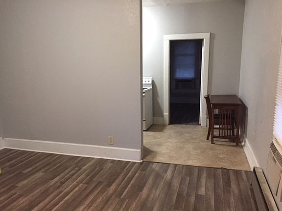 5th image of 122 Miller Ave