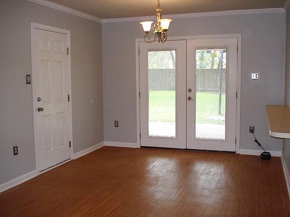 2nd image of 124 Driftwood St
