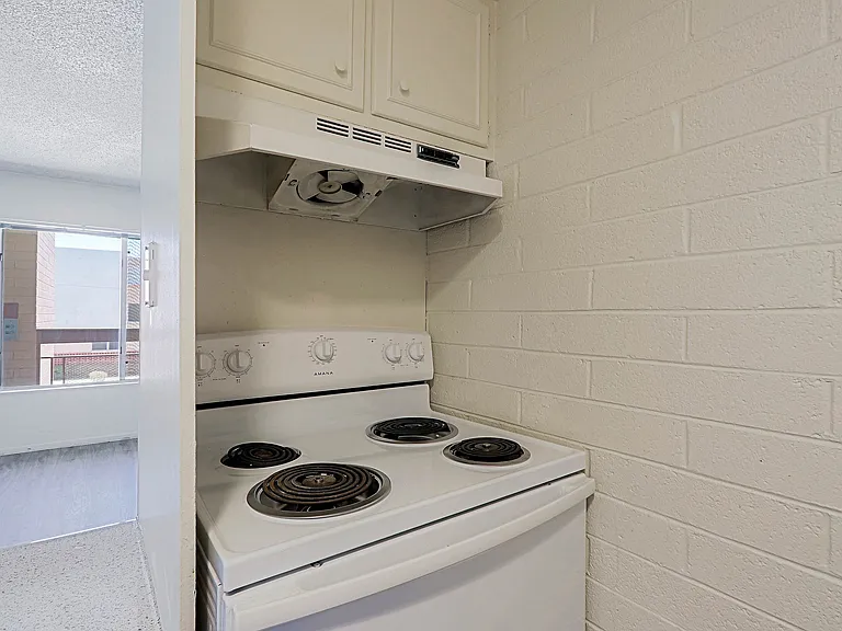 Ambassador West Apartments — Photo 6