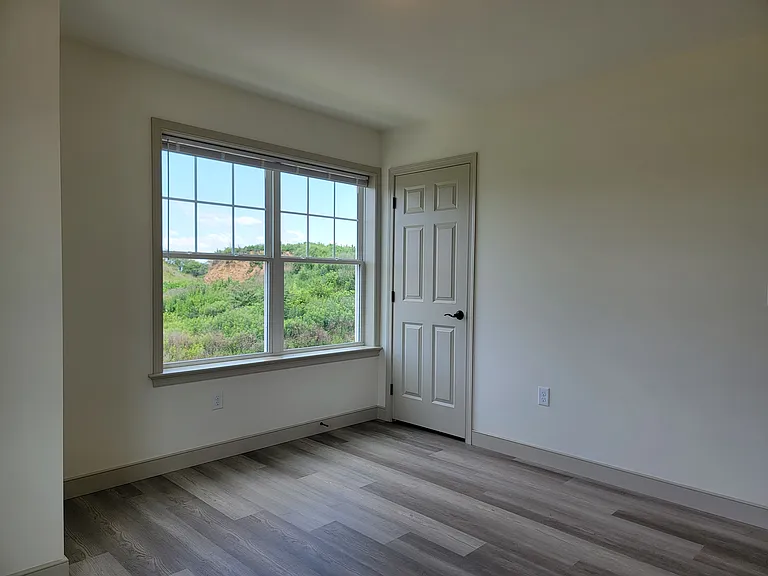 11 Yacht Ave #B — Photo 5
