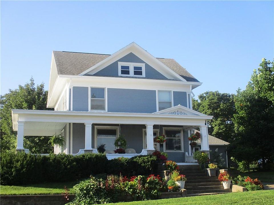 1st image of 702 W Main St