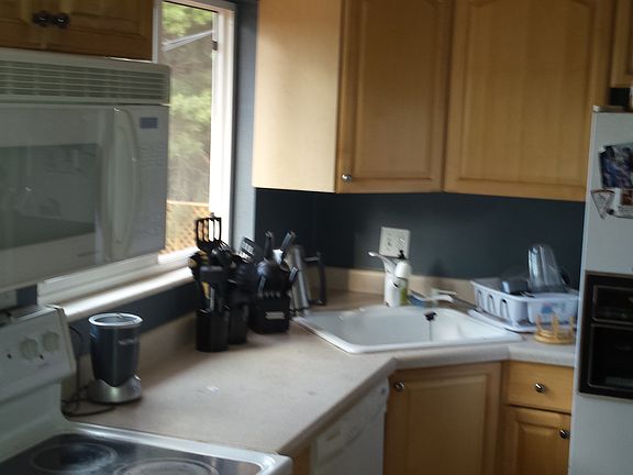 5th image of 2105 E Castle Hill Ave