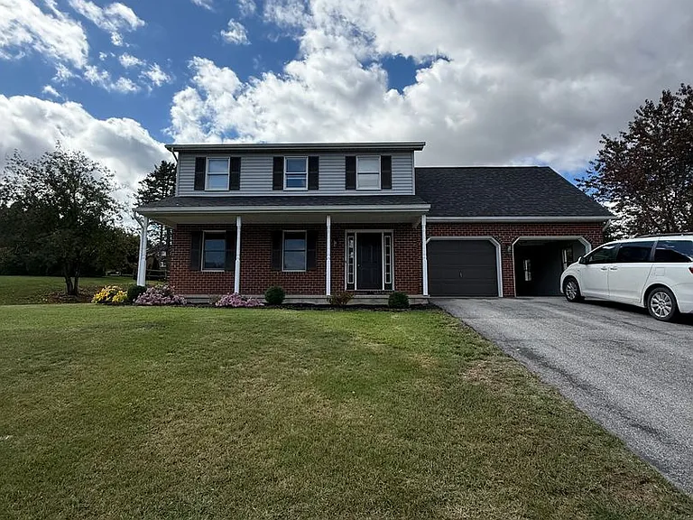 1560 Buttercup Dr — Photo 2