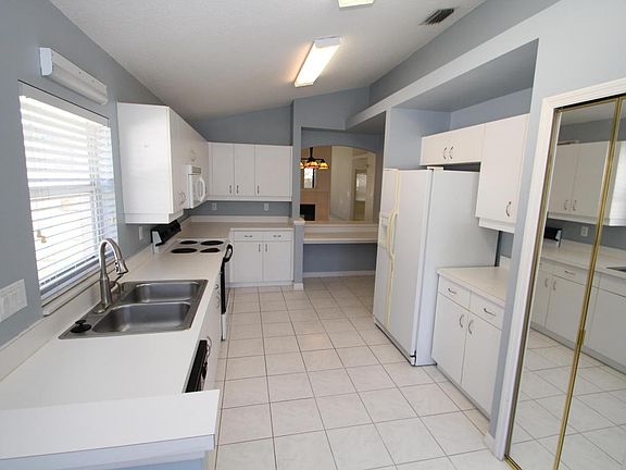 4th image of 3902 Saint Armens Cir