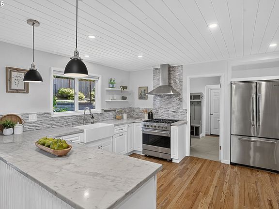 3rd image of 16933 Greentree Ave