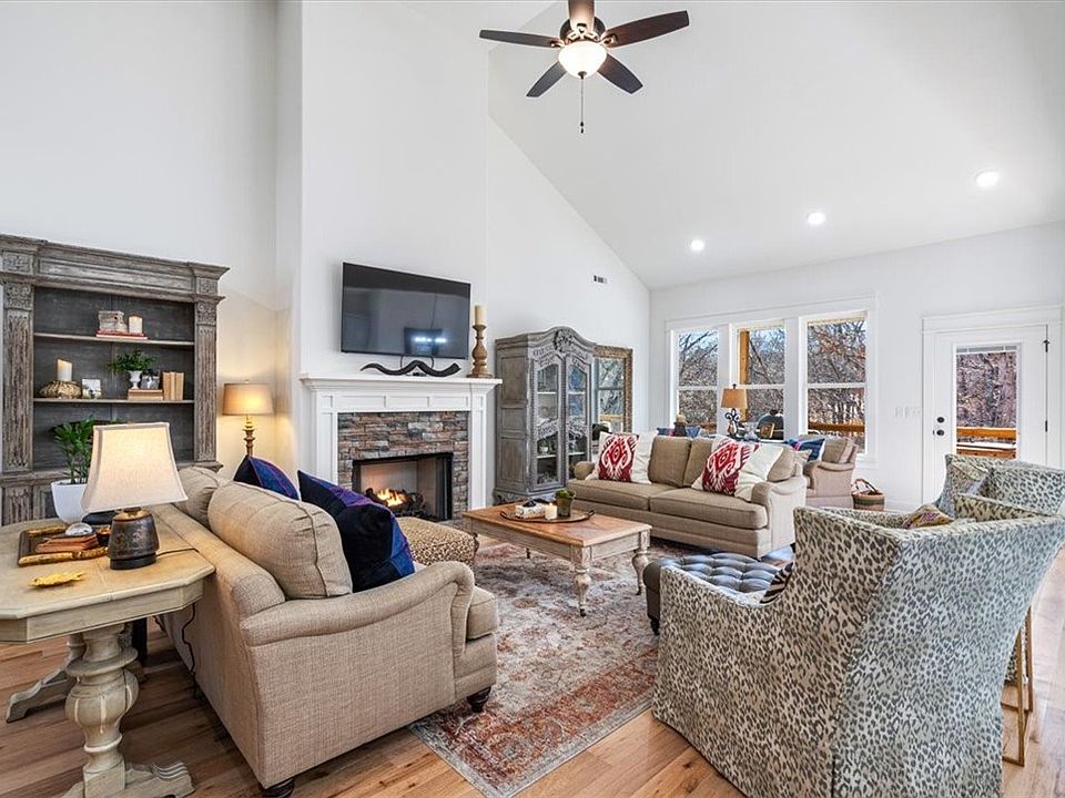 1st image of 8 Abingdon Ln