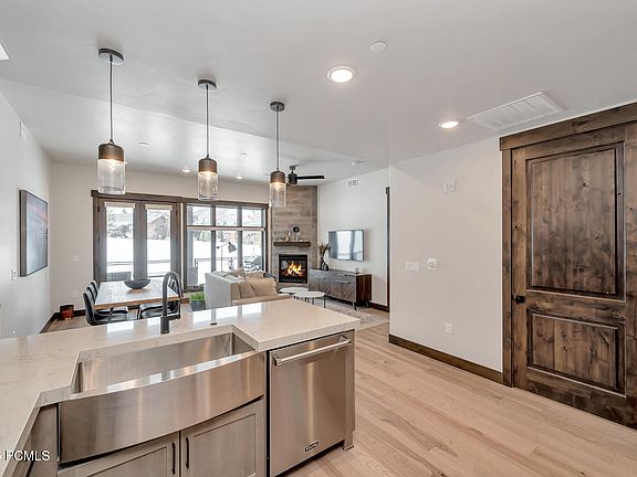 3rd image of 3751 Blackstone Dr #2I