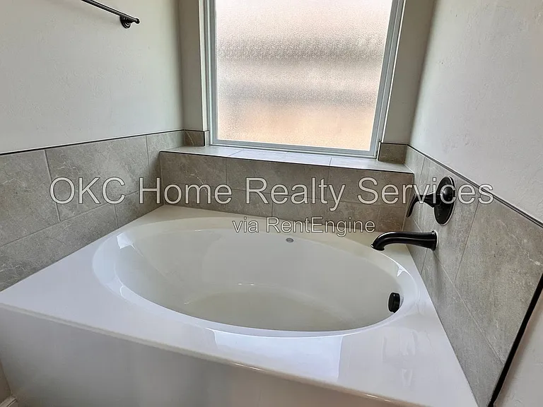 7724 Windstone Dr — Photo 23