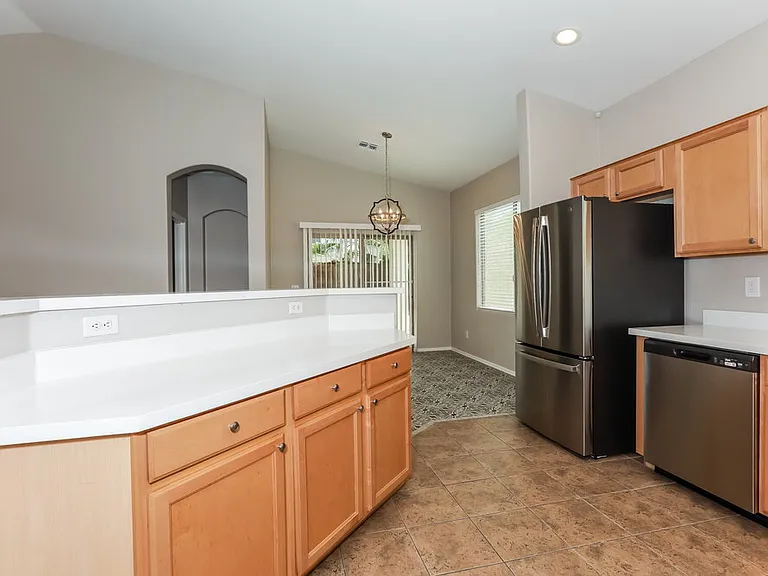 4101 S Vineyard Ave — Photo 7