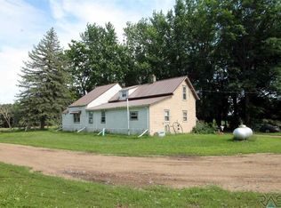 44947 296th St, Irene, SD 57037