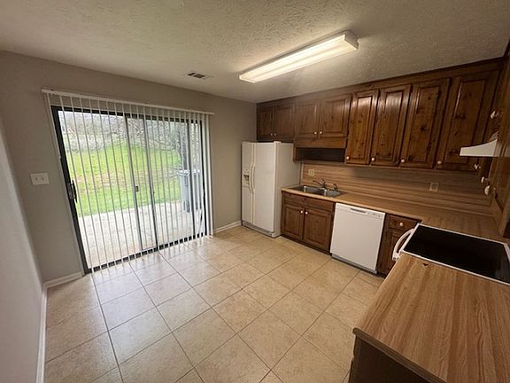3rd image of 105 Wynnwood Dr #B