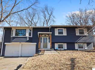 1521 Pinewood Cir, Omaha, NE 68144