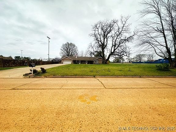 4th image of 1100 N Gulf St