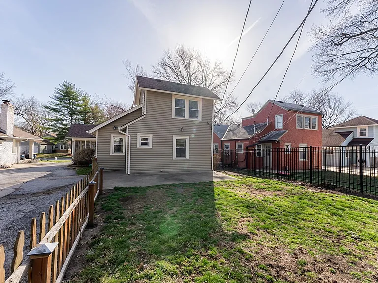 6420 Oak St — Photo 20