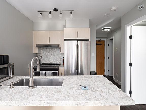 5th image of 1189 Howe St #2505