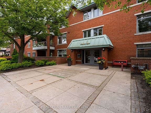 2nd image of 21 Kempenfelt Dr #103
