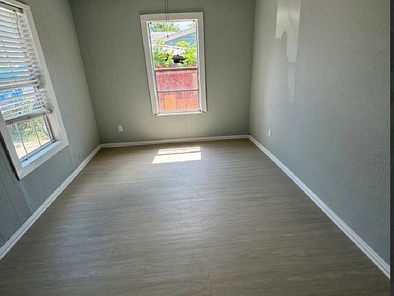 4th image of 130 PICKFORD AVE