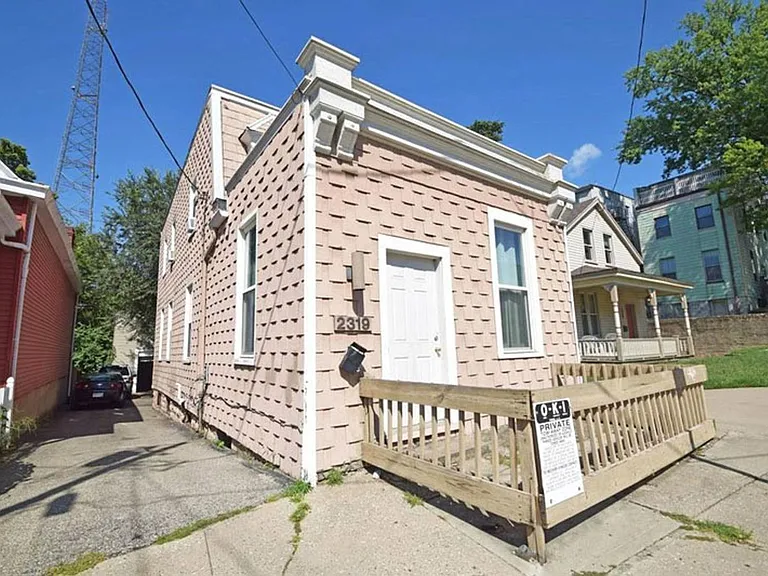 2319 Sauer Ave — Photo 1
