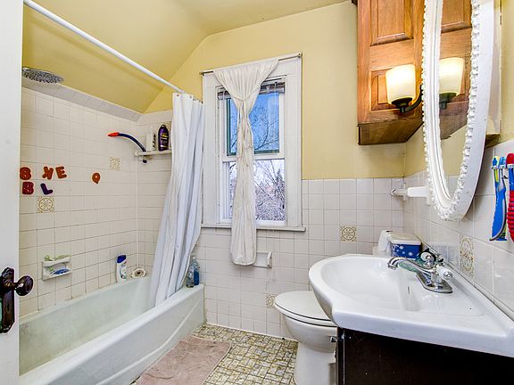 5th image of 4307 Fremont Ave N