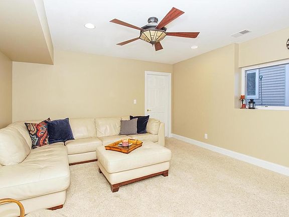5th image of 867 Allen Ave