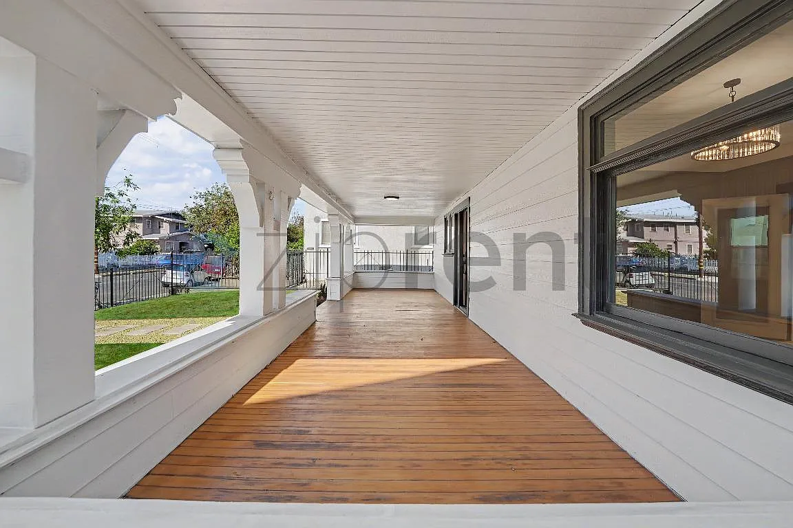 7 bed, 3559 sqft, $7,000 — Photo 2