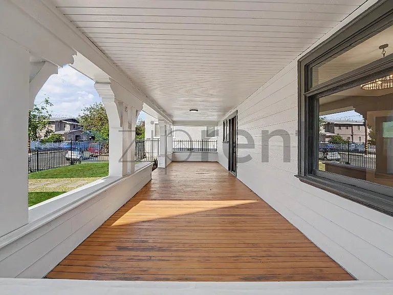 1676 W 24th St — Photo 3