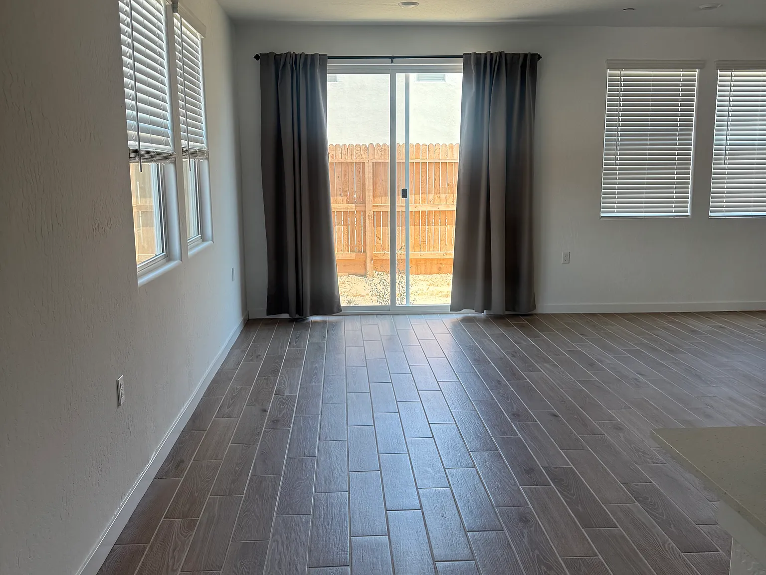 4 bed, 2.5 bath, 2100 sqft, $2,700 — Photo 3