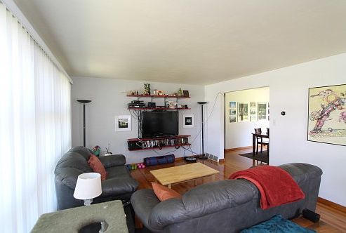 2nd image of 122 W Aaron Dr