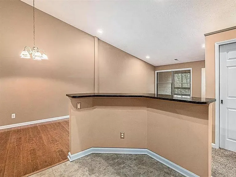 19107 Surrey Ln — Photo 14