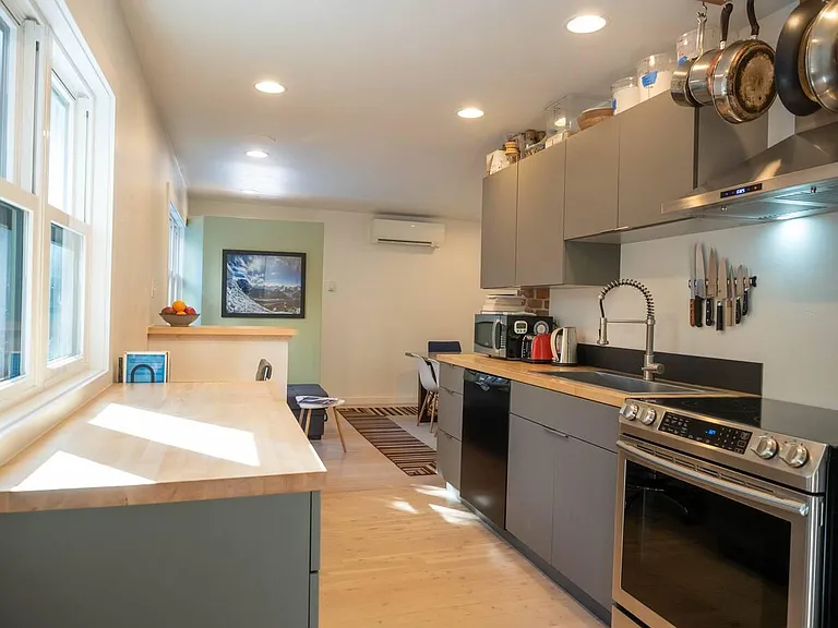 542 N Black Ave — Photo 13