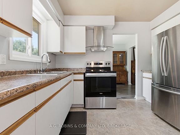 5th image of 46 Dundonald St