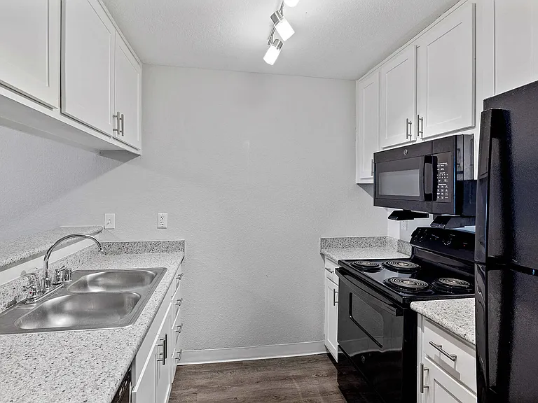 15690 Crestwood Dr — Photo 1